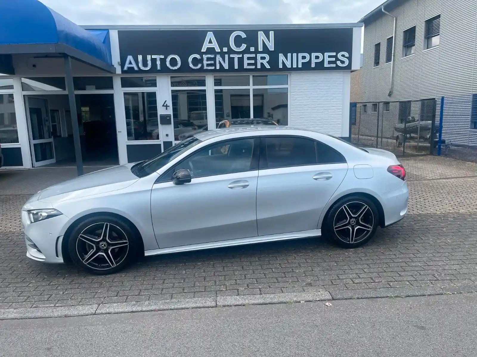 Mercedes-Benz A 180