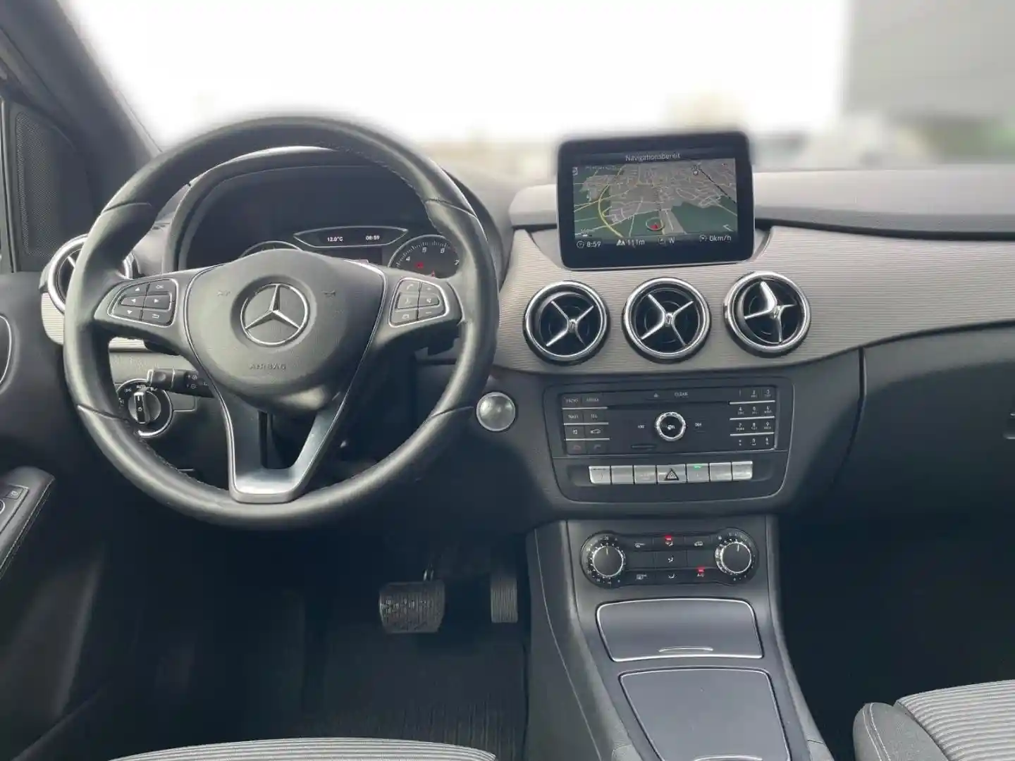 Mercedes-Benz B 180