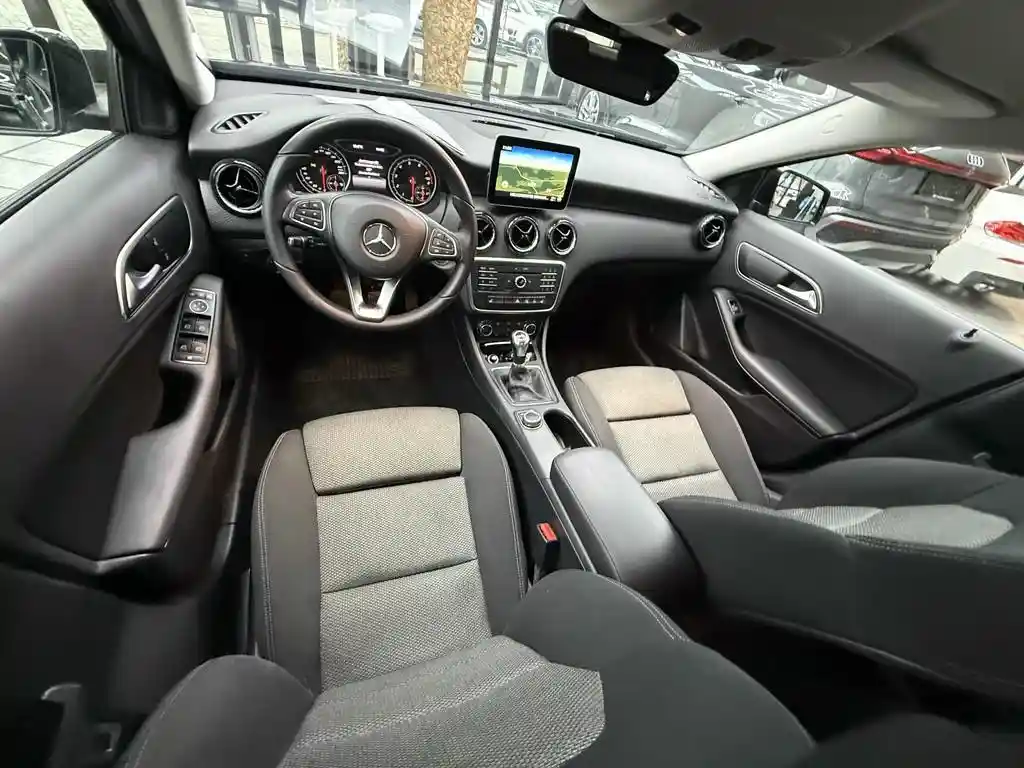 Mercedes-Benz A 180