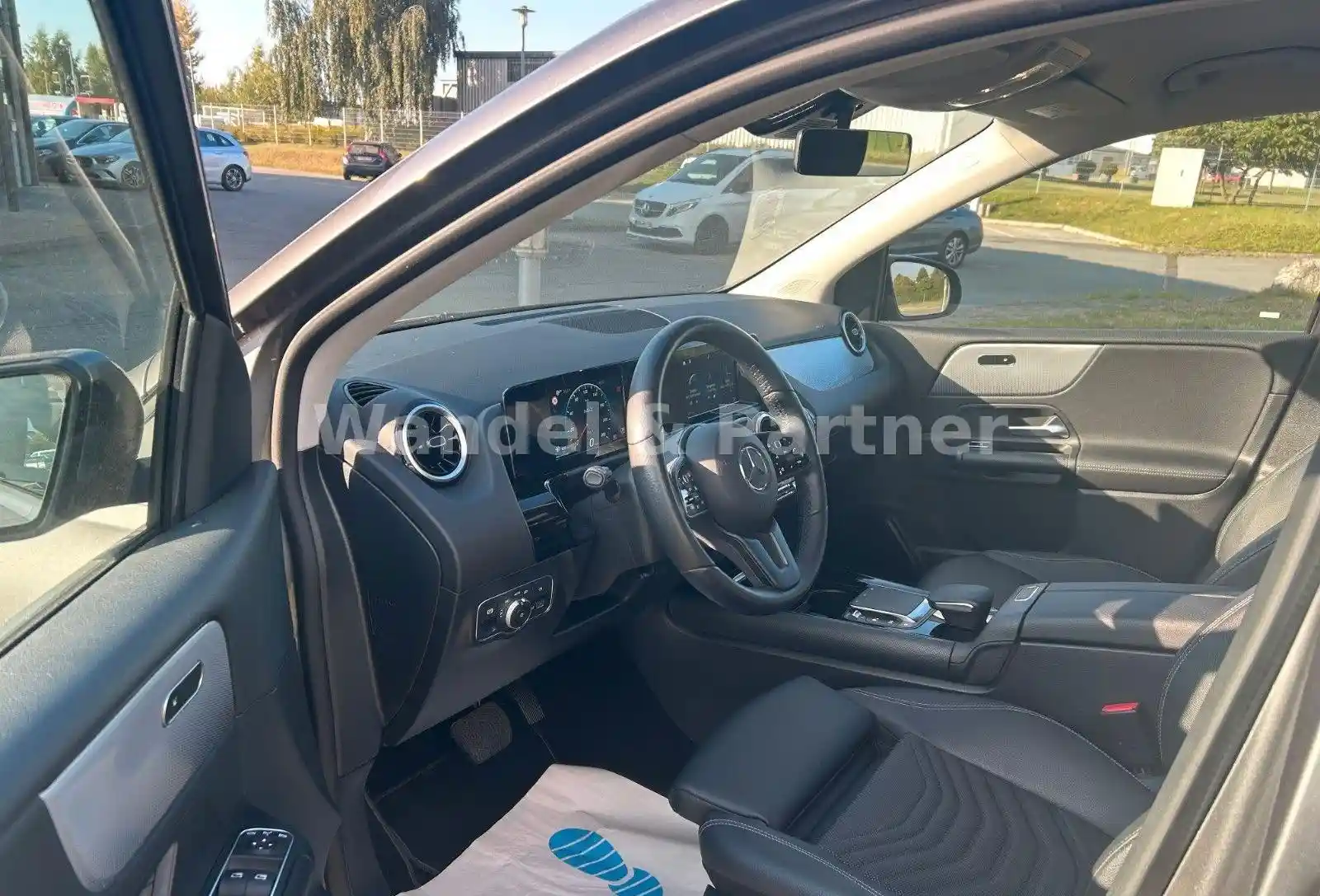 Mercedes-Benz B 180