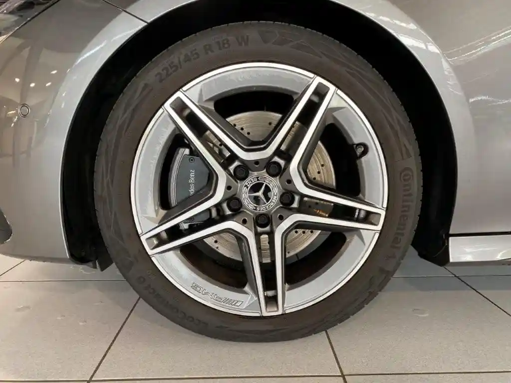 Mercedes-Benz CLA 200