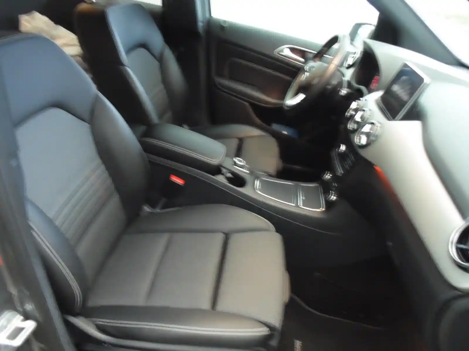 Mercedes-Benz B 180