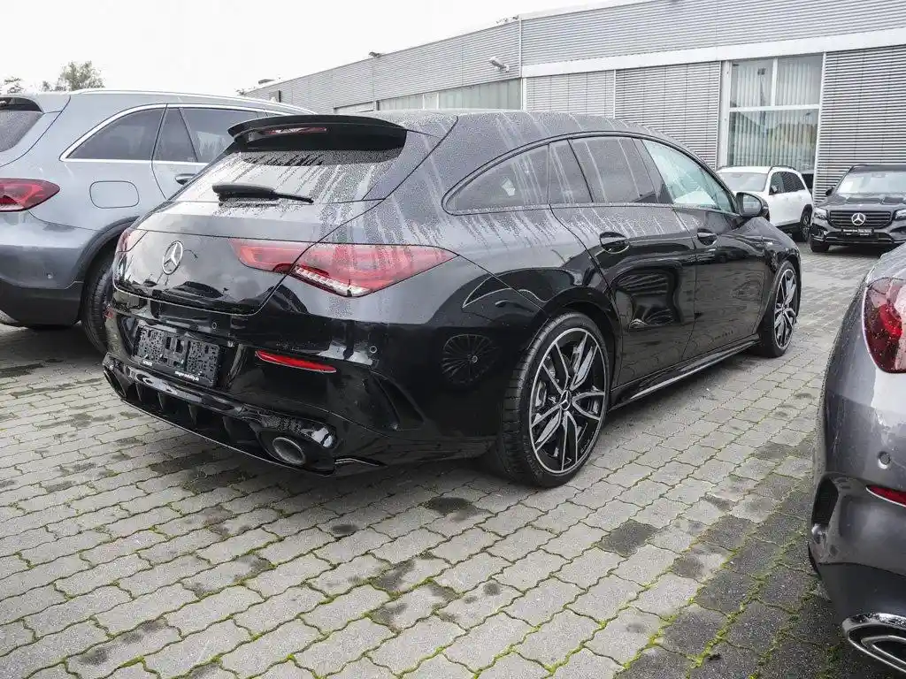 Mercedes-Benz CLA 35 AMG Shooting Brake