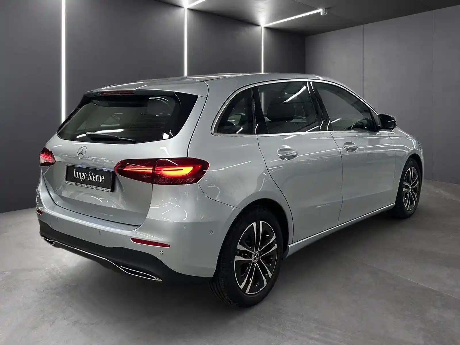Mercedes-Benz B 180