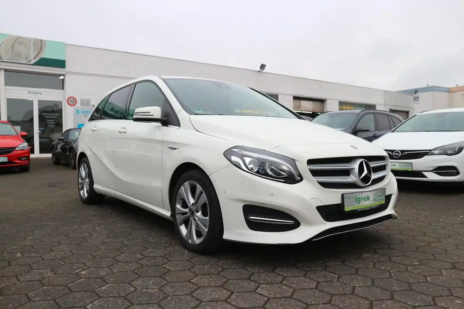 Mercedes-Benz B 200