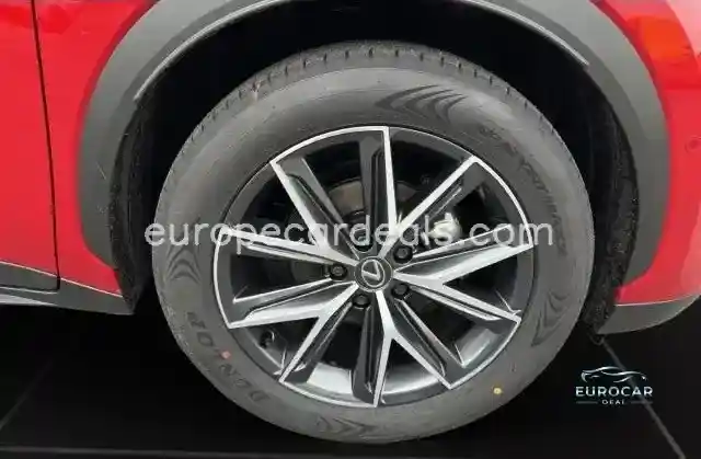 Lexus LBX