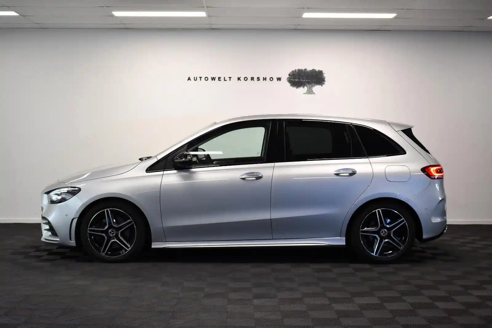 Mercedes-Benz B 220