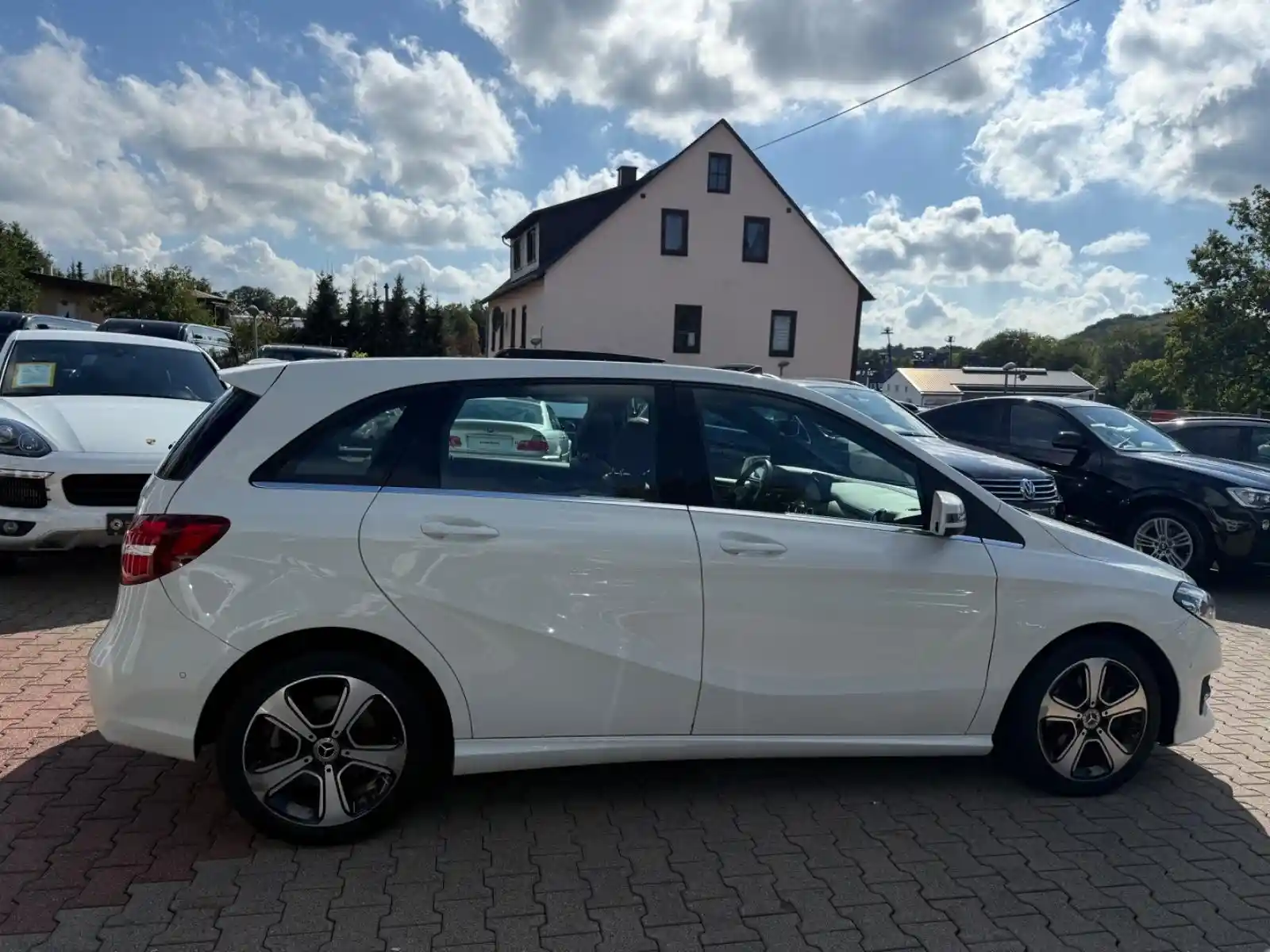Mercedes-Benz B 220