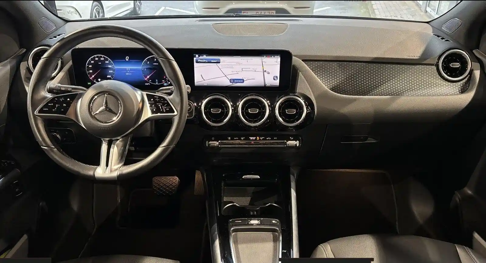 Mercedes-Benz B 180