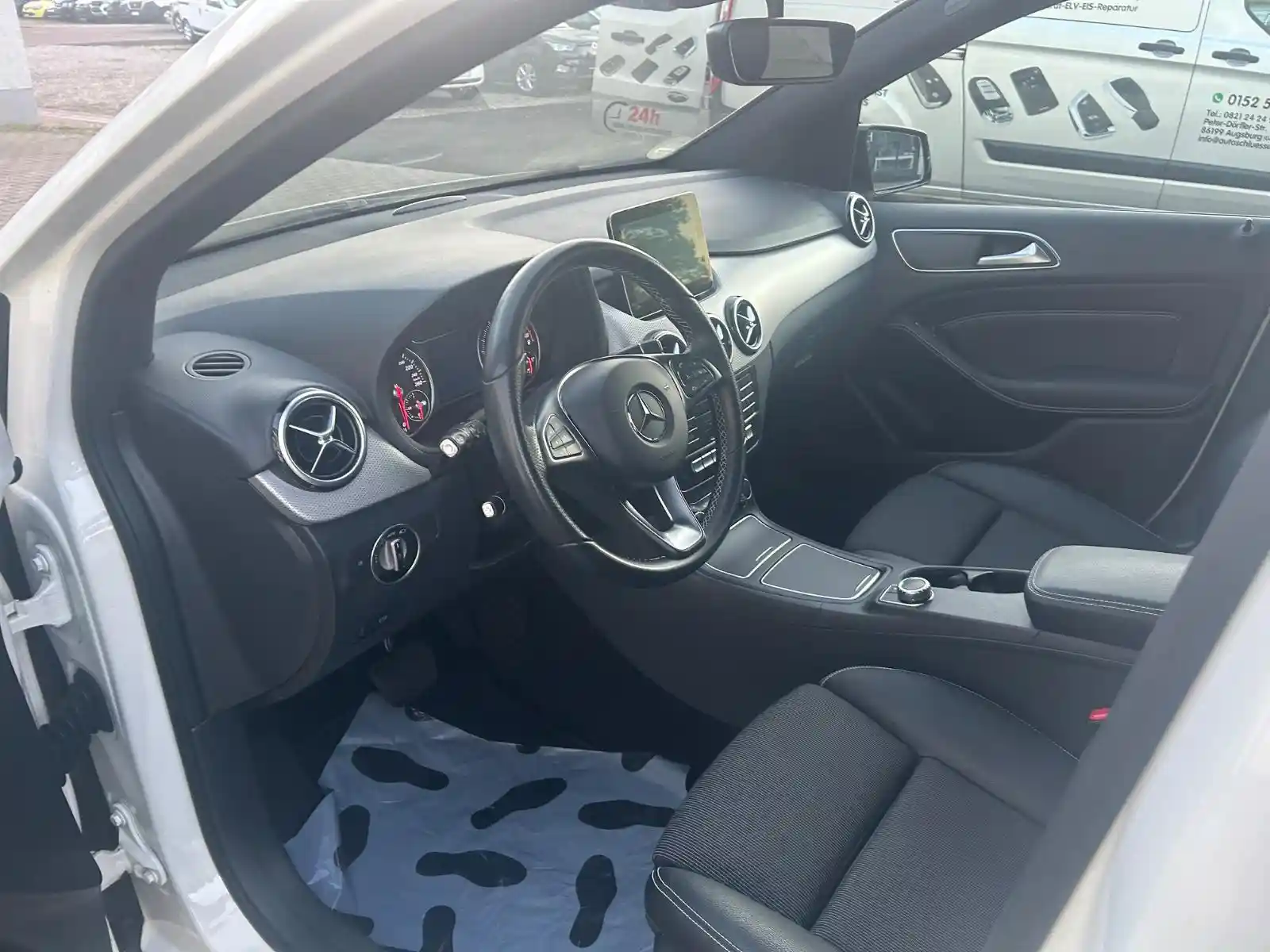 Mercedes-Benz B 180