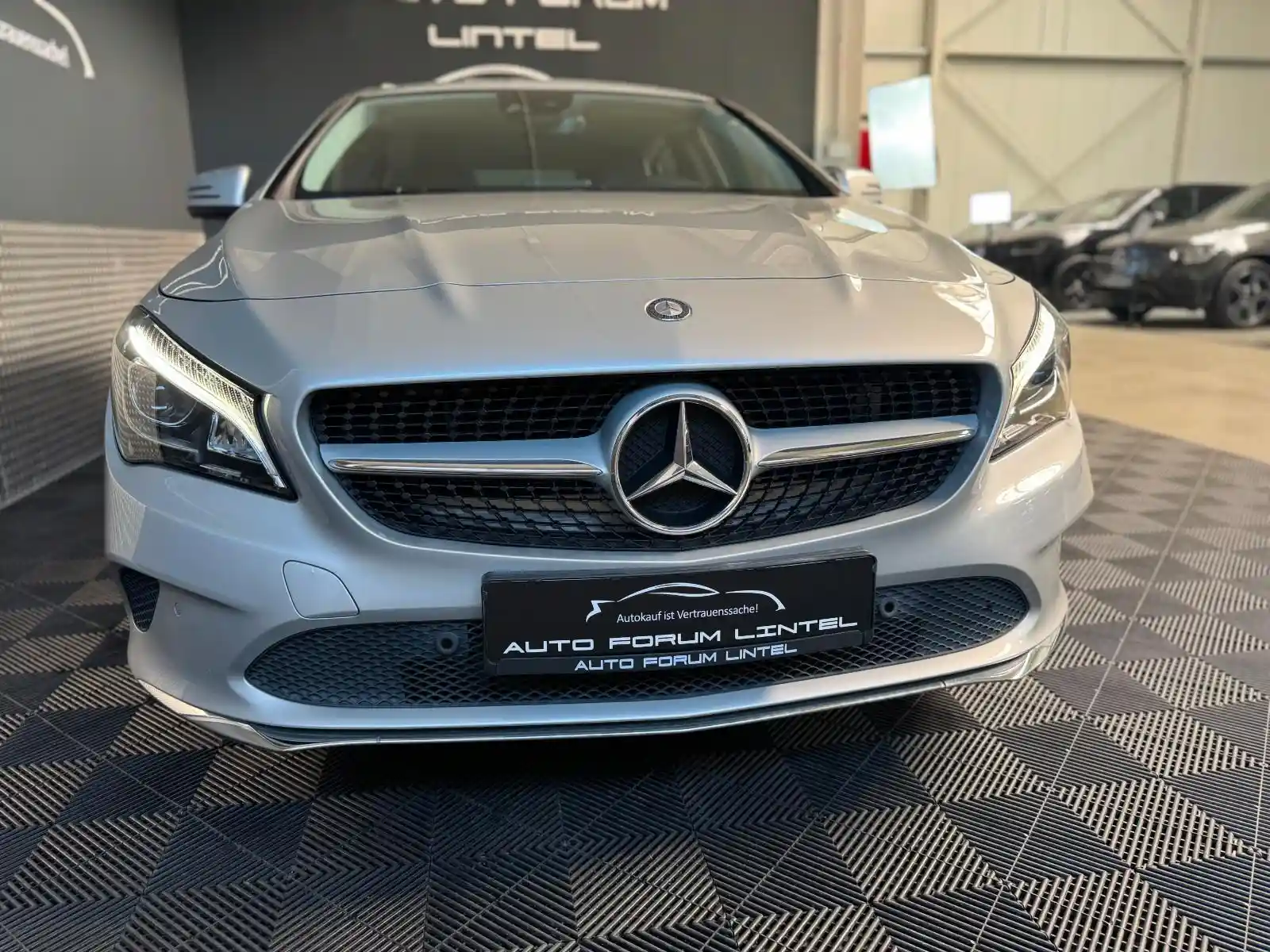Mercedes-Benz CLA 180
