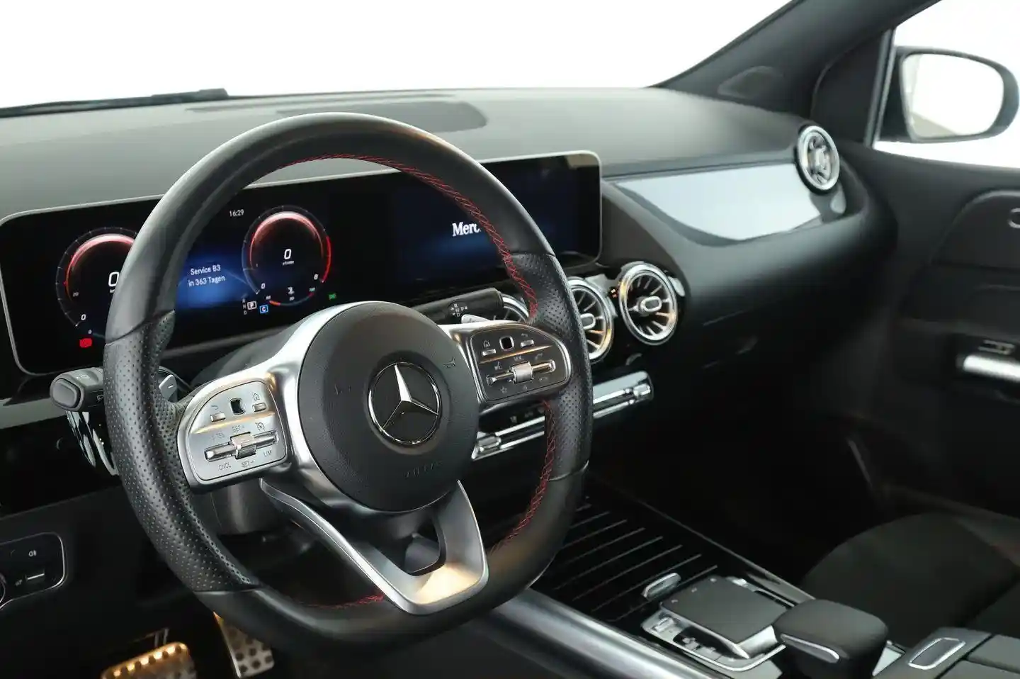Mercedes-Benz B 180