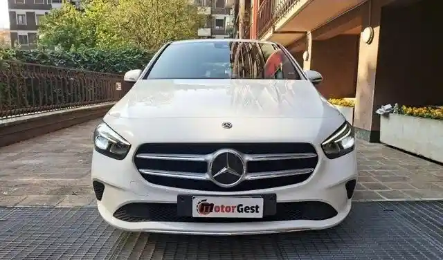 Mercedes-Benz B 180