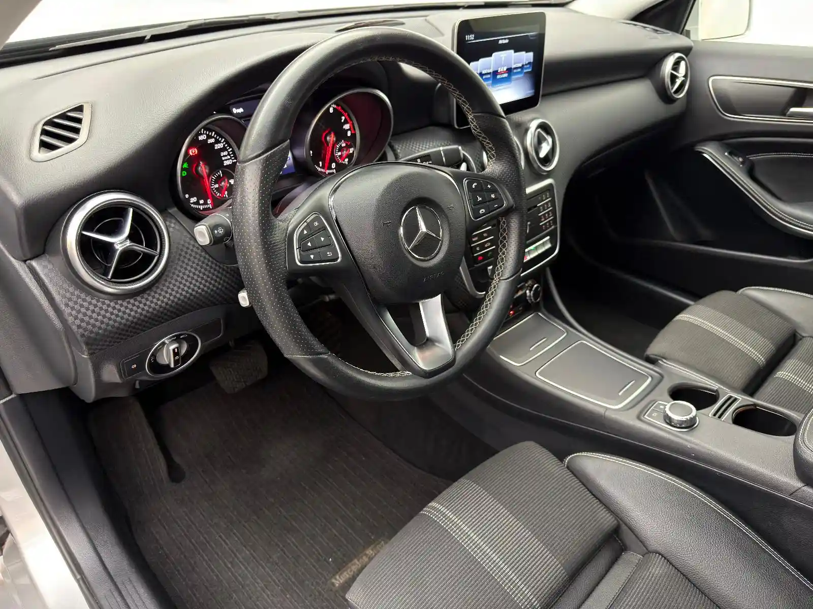 Mercedes-Benz A 220