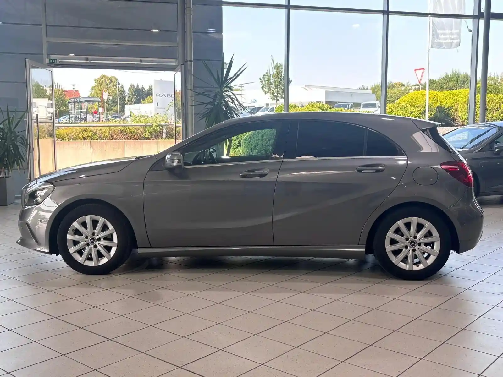 Mercedes-Benz A 180