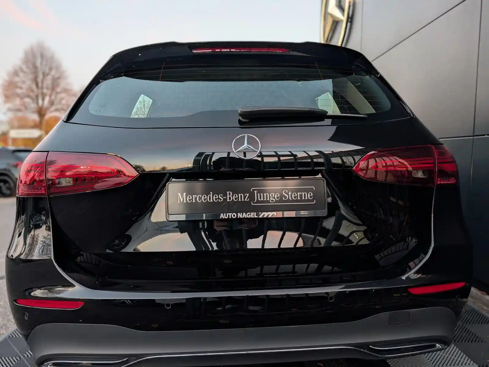 Mercedes-Benz B 180