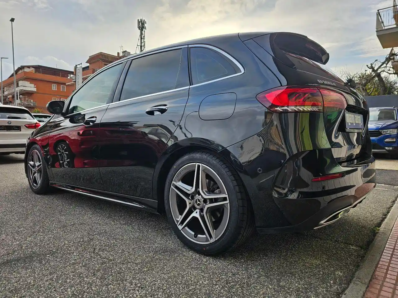 Mercedes-Benz B 180