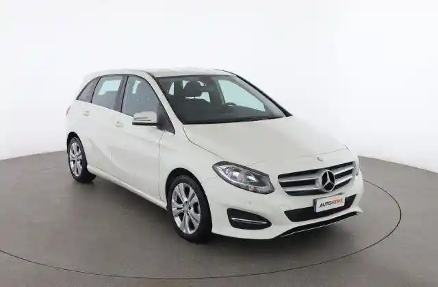 Mercedes-Benz B 180