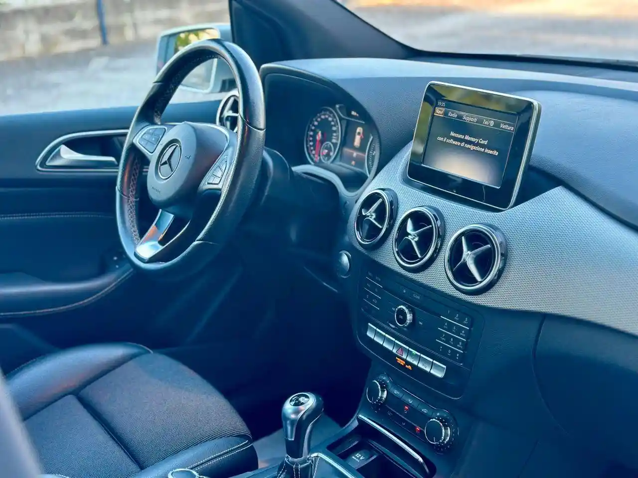 Mercedes-Benz B 180