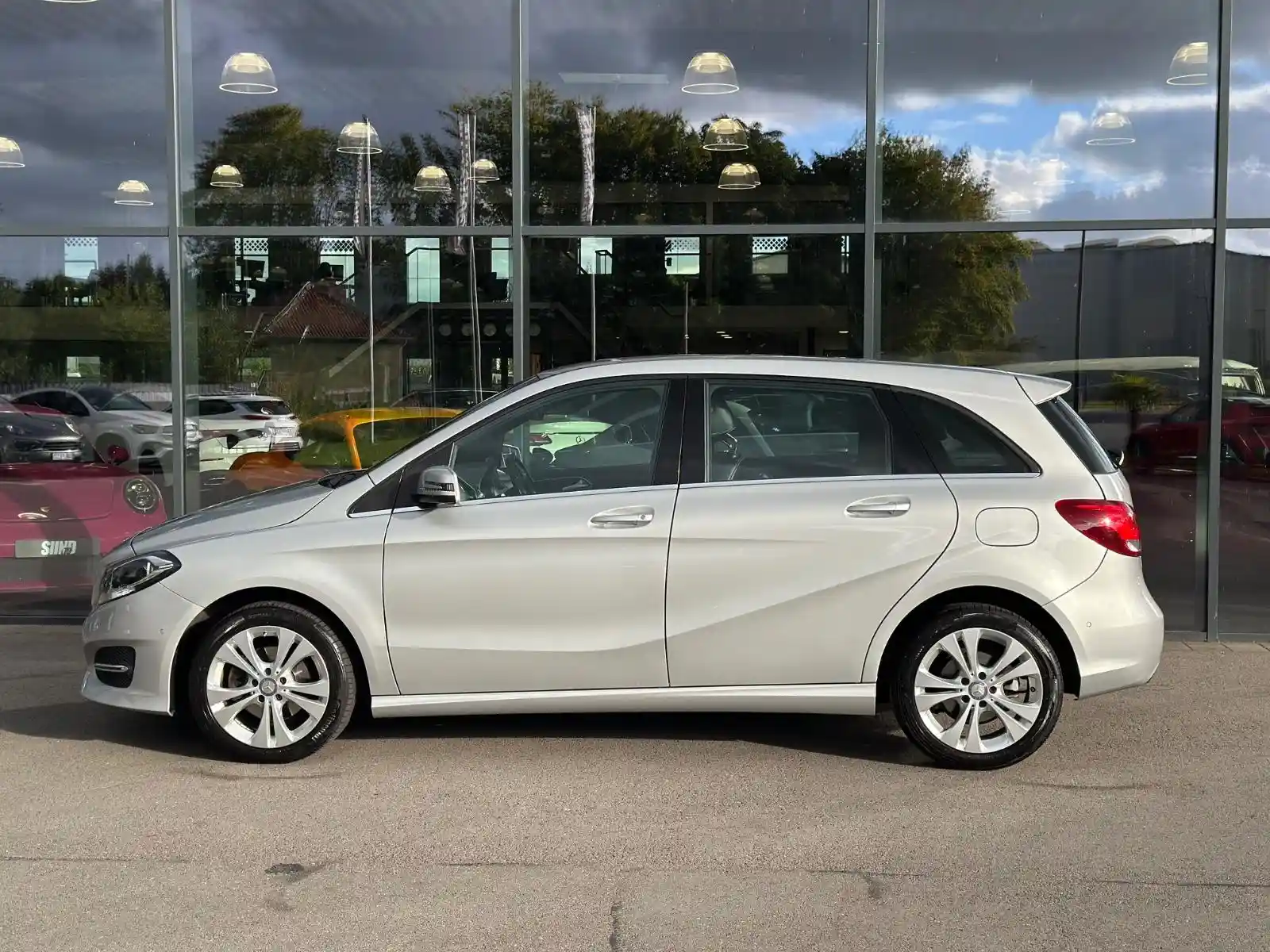 Mercedes-Benz B 180
