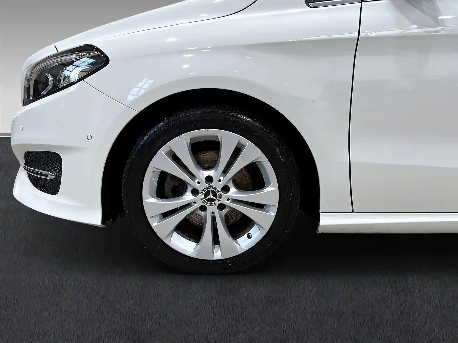 Mercedes-Benz B 200