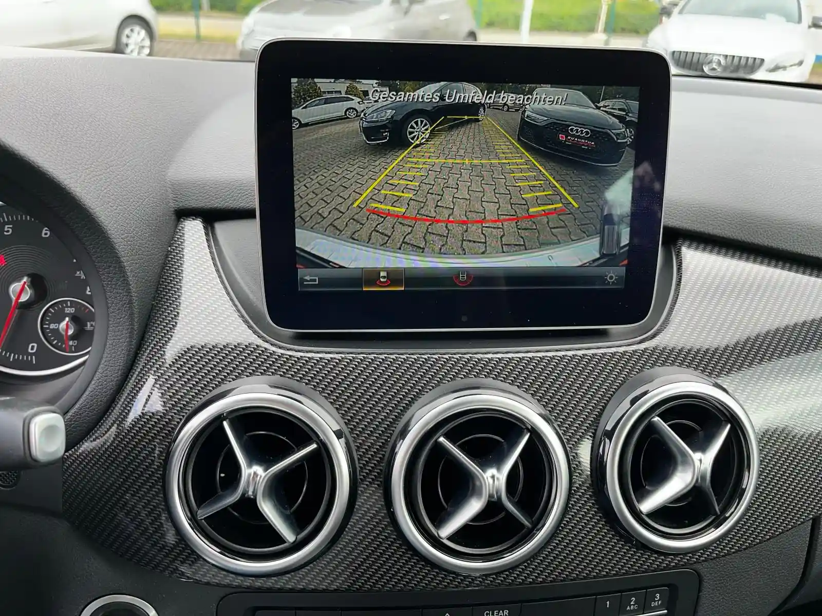 Mercedes-Benz B 180