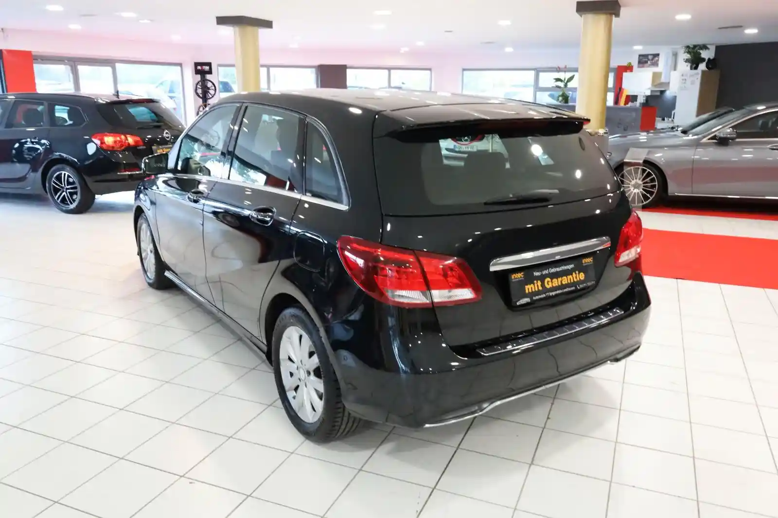 Mercedes-Benz B 180