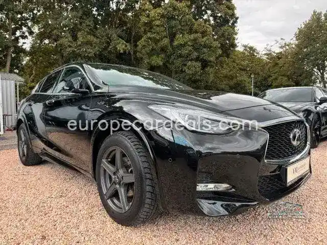 Infiniti Q30