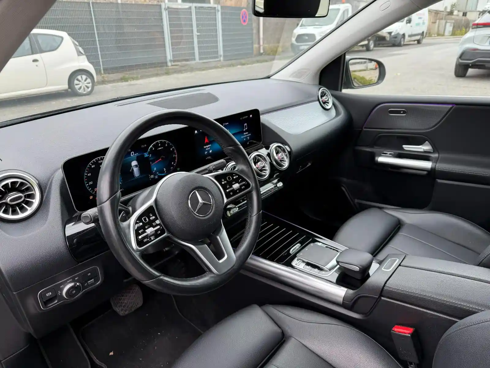 Mercedes-Benz B 180