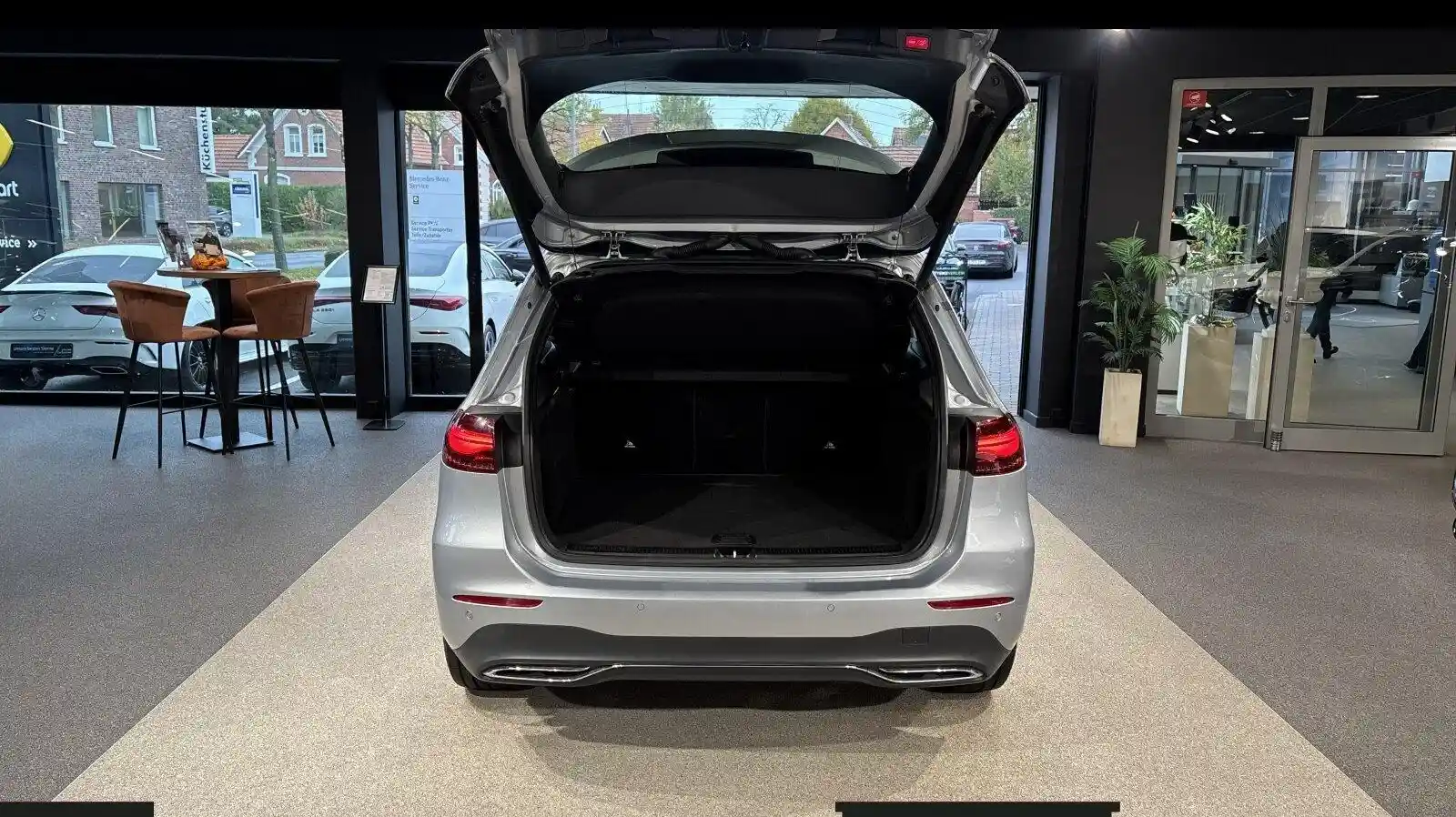 Mercedes-Benz B 180