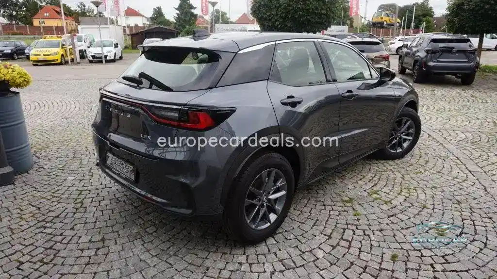 Lexus LBX