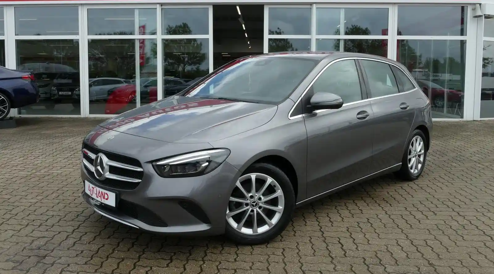 Mercedes-Benz B 180