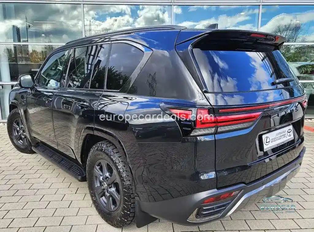 Lexus LX 700