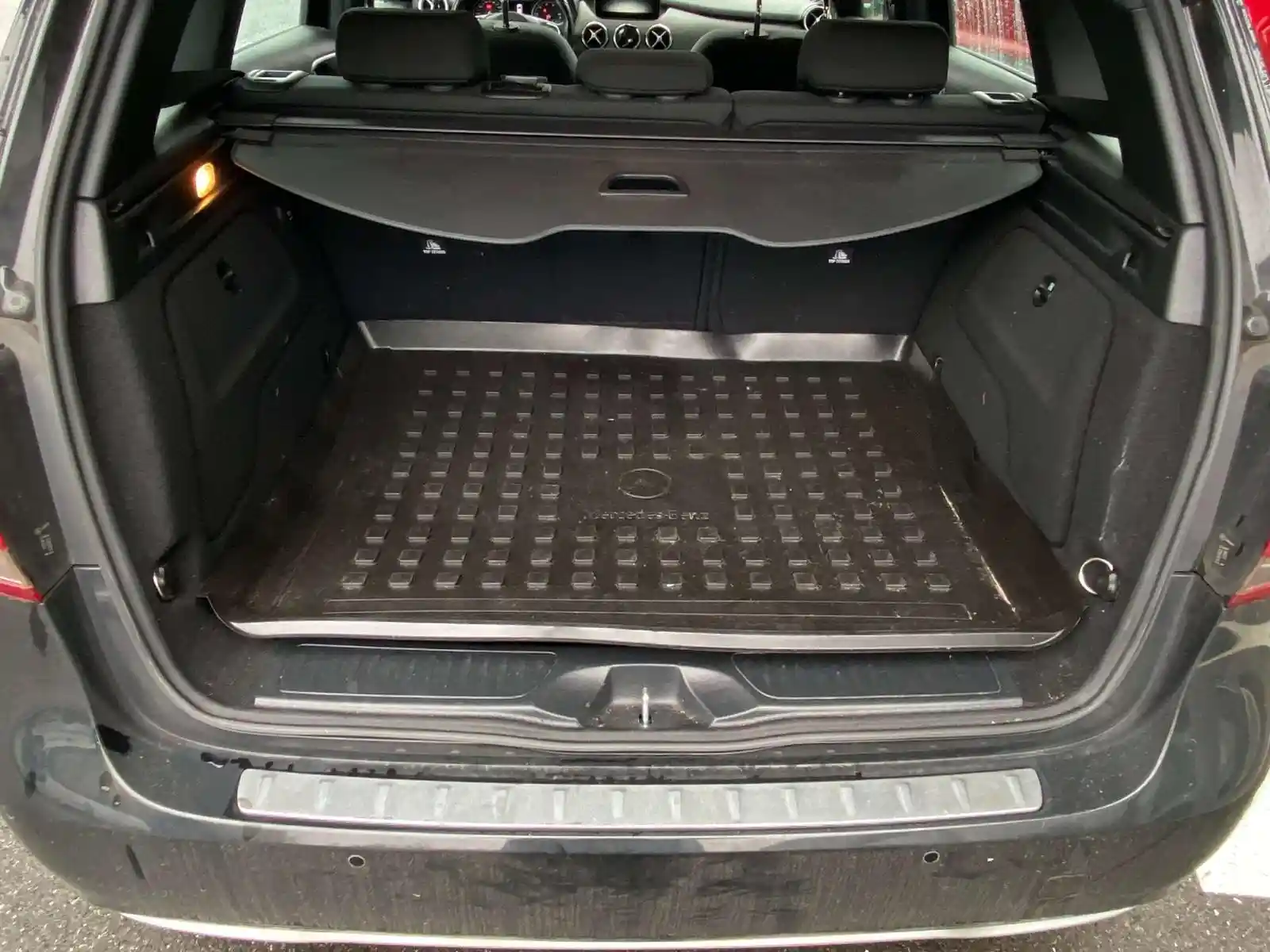 Mercedes-Benz B 180