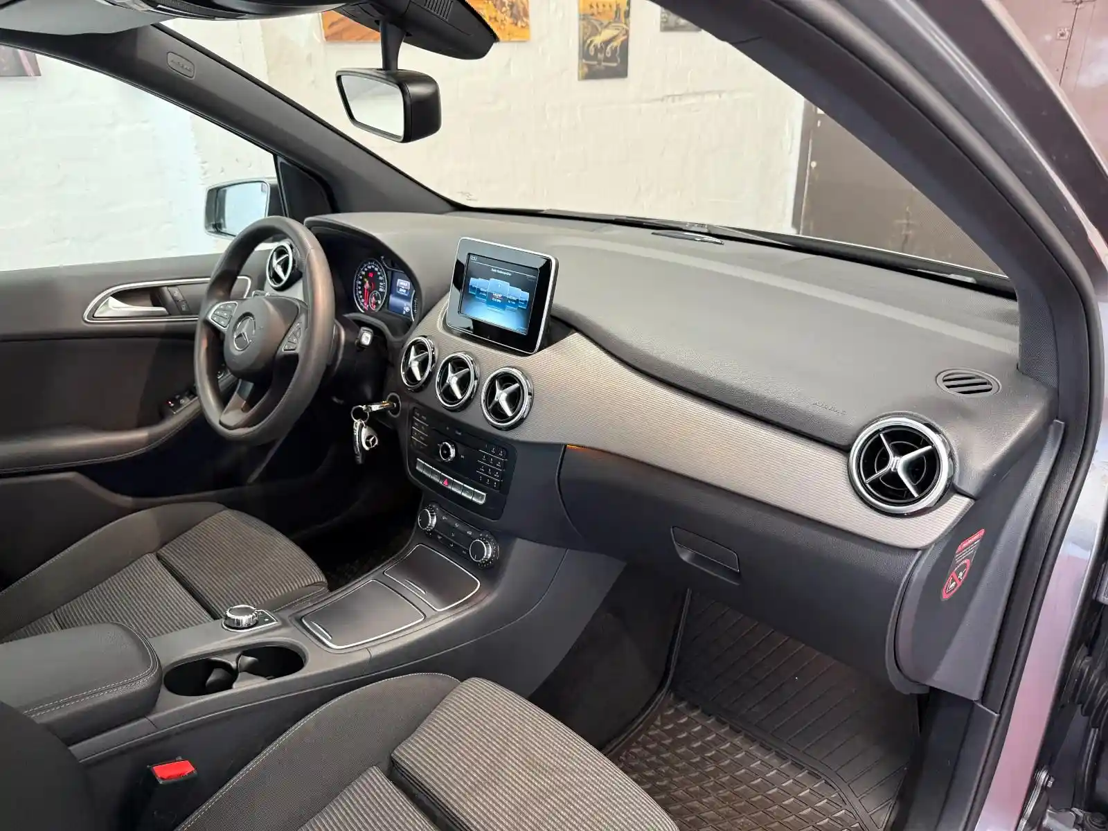 Mercedes-Benz B 220
