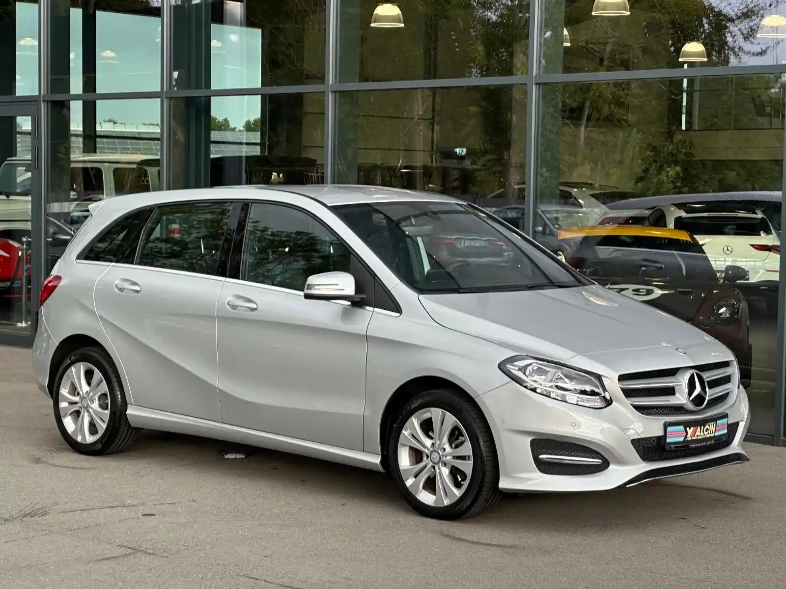 Mercedes-Benz B 180