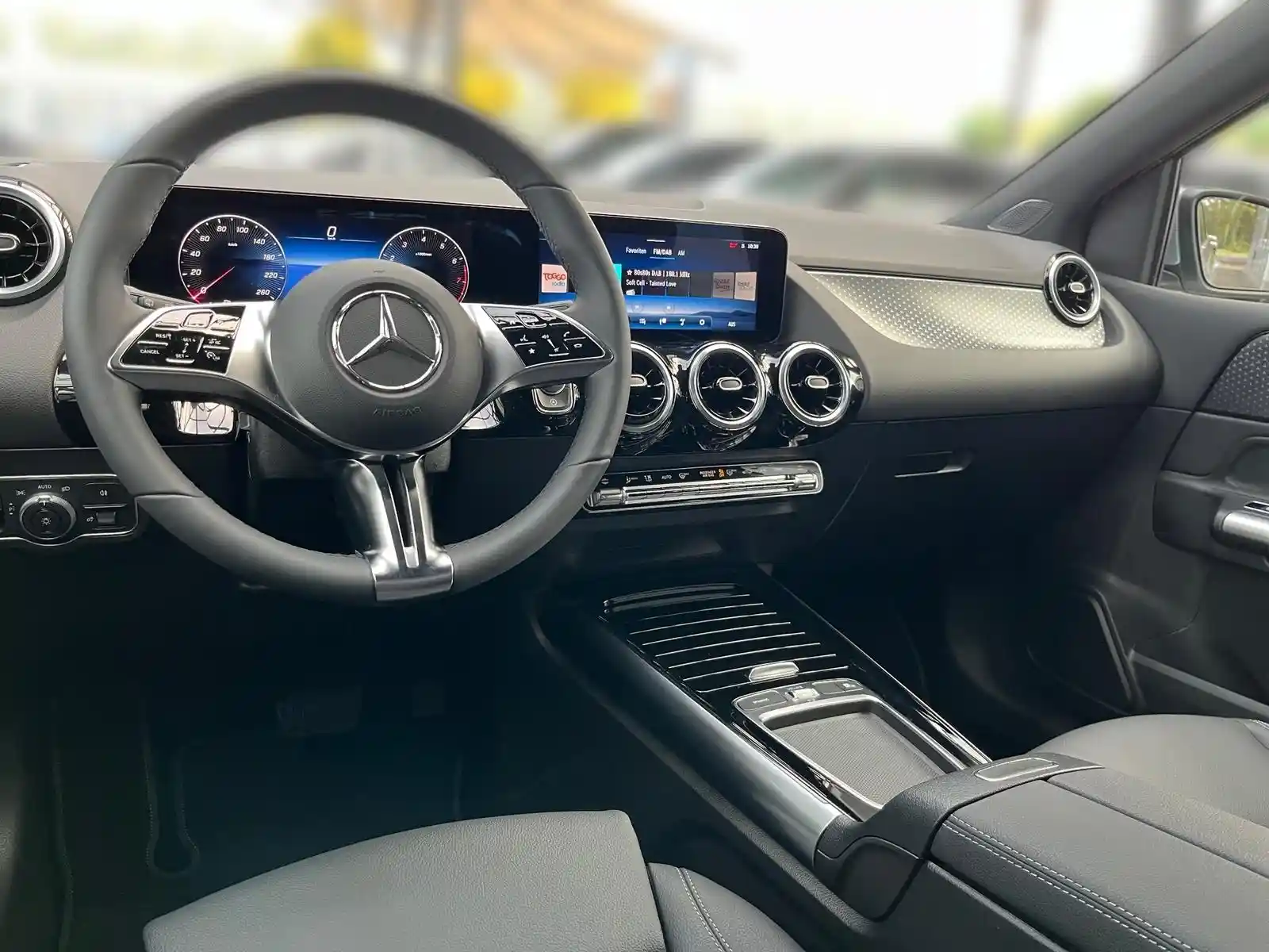 Mercedes-Benz B 180