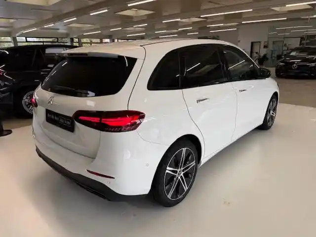 Mercedes-Benz B 200