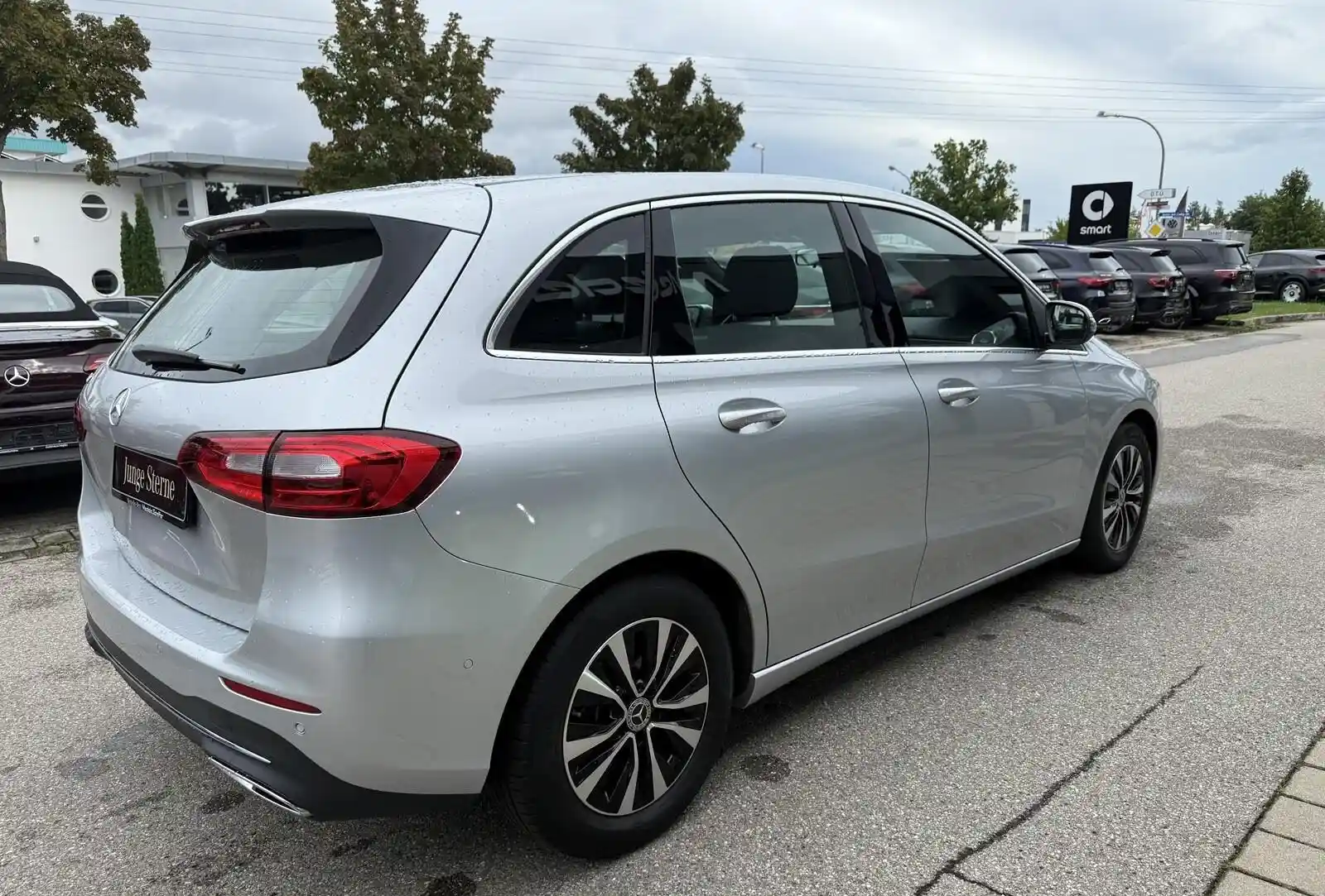 Mercedes-Benz B 180