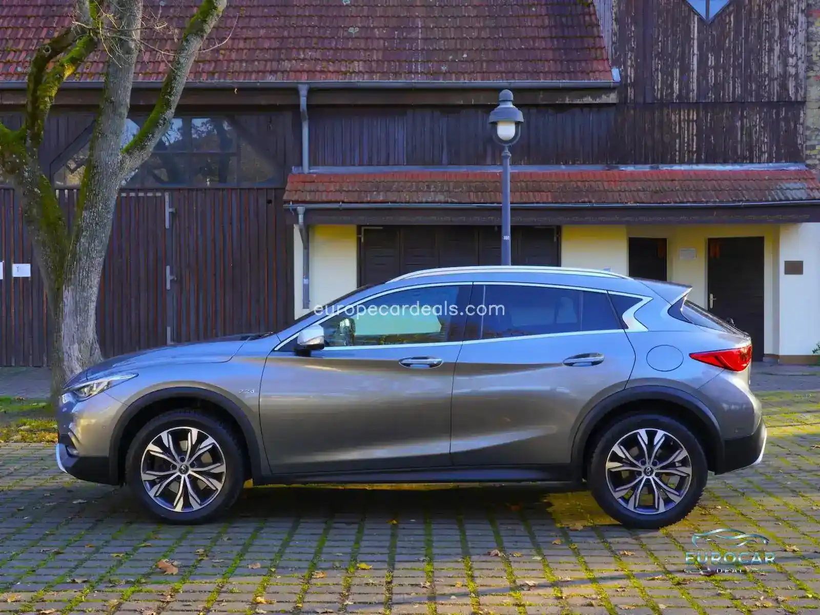 Infiniti QX30