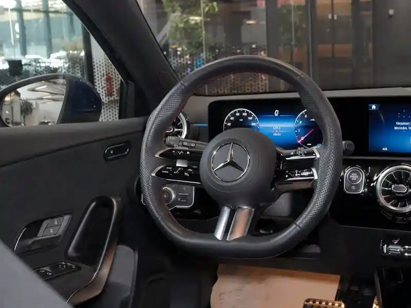 Mercedes-Benz A 180