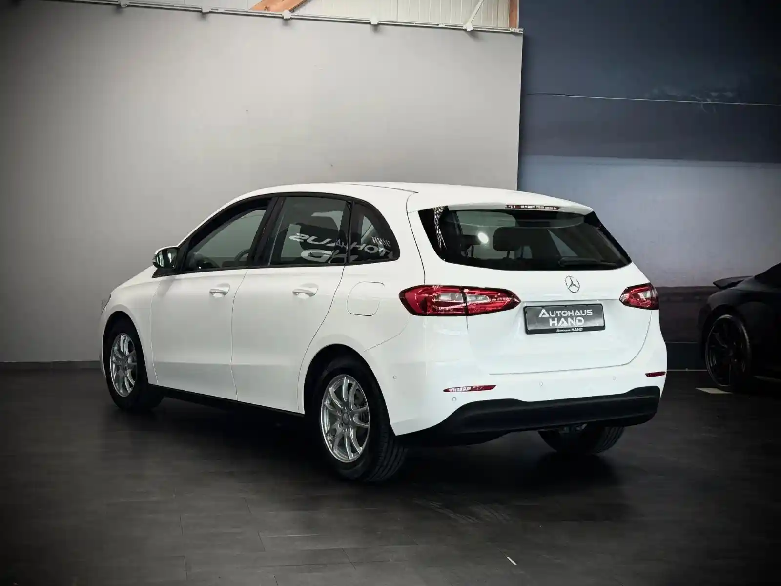 Mercedes-Benz B 180