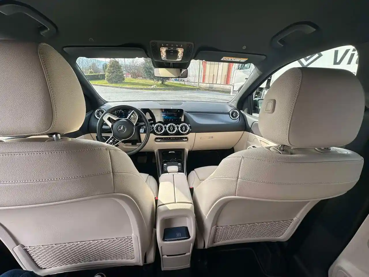 Mercedes-Benz B 180