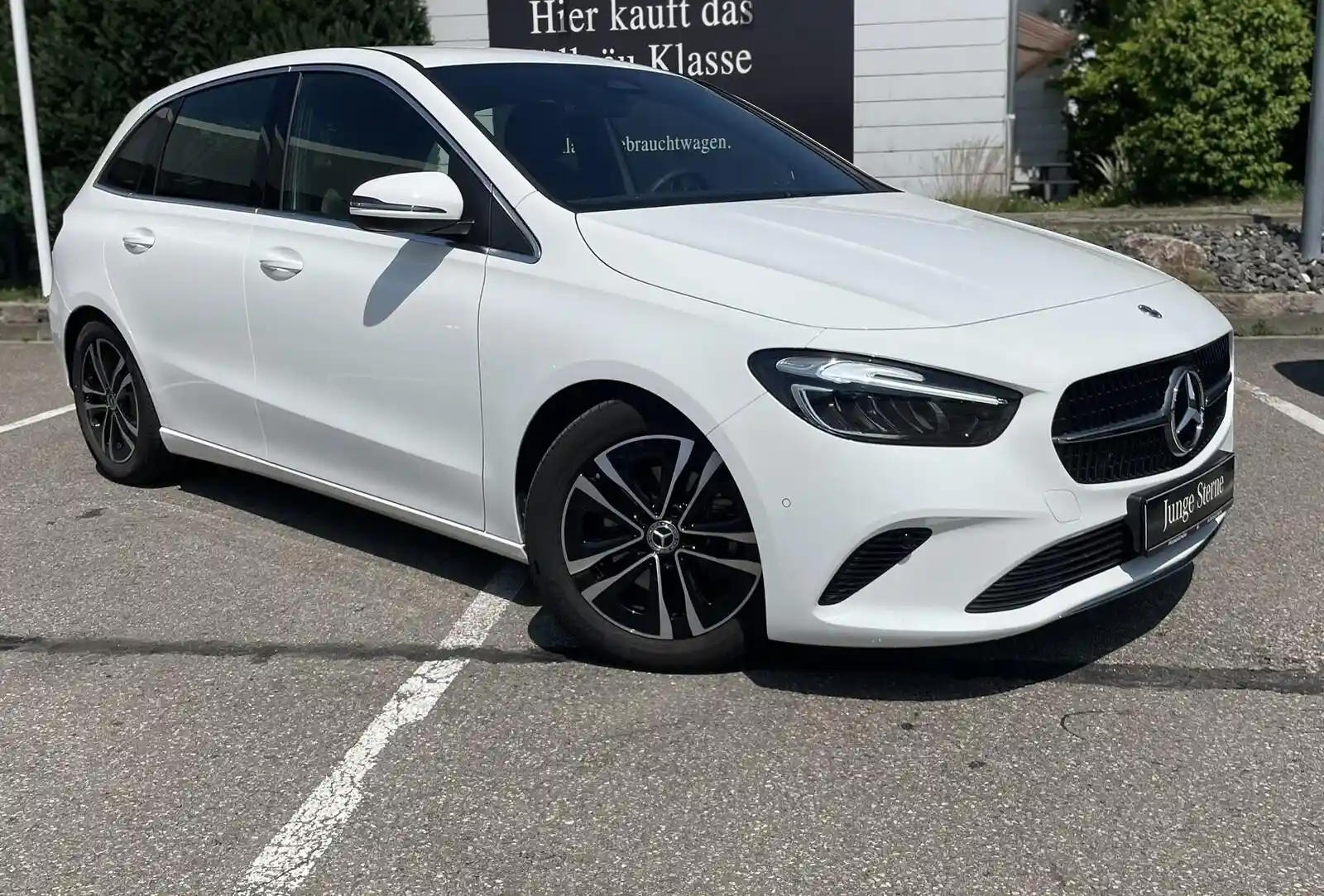 Mercedes-Benz B 180