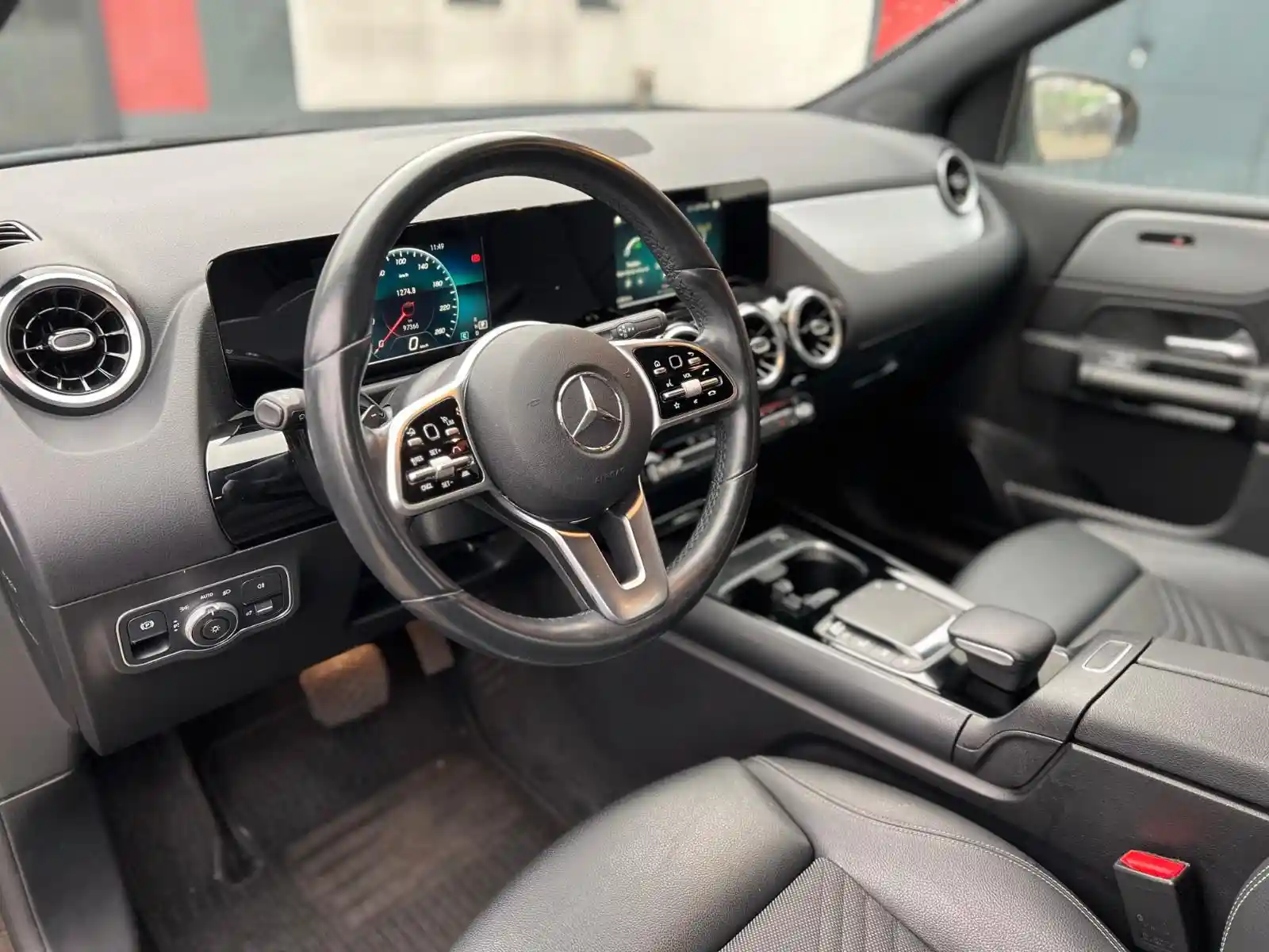 Mercedes-Benz B 180