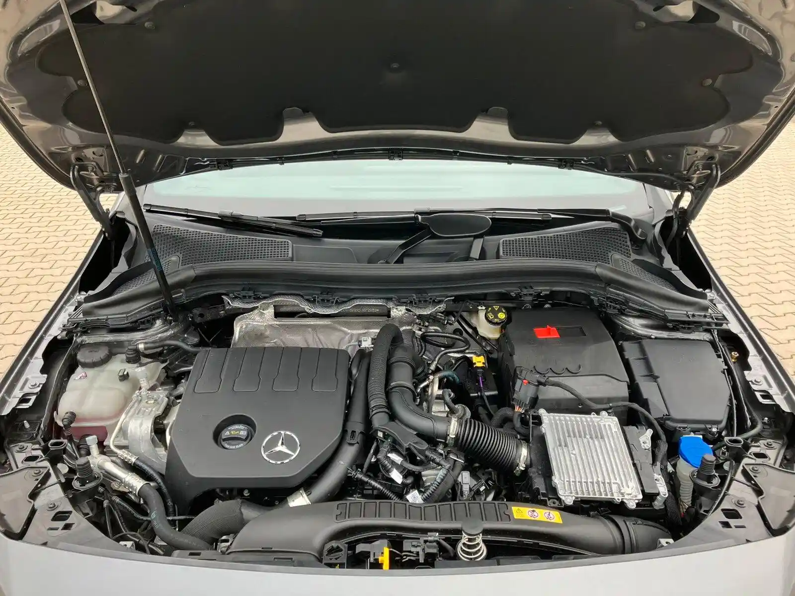 Mercedes-Benz B 180