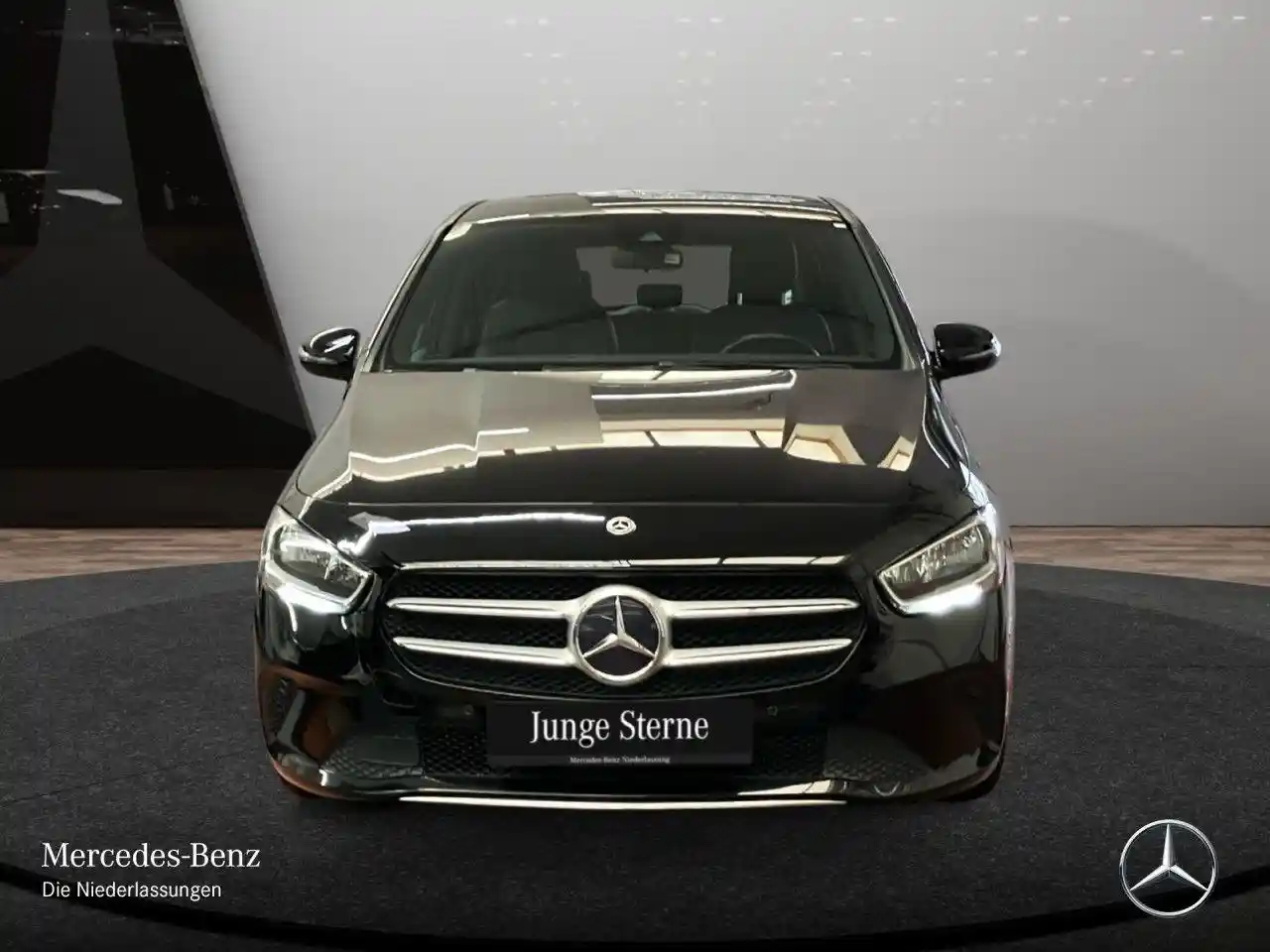 Mercedes-Benz B 180