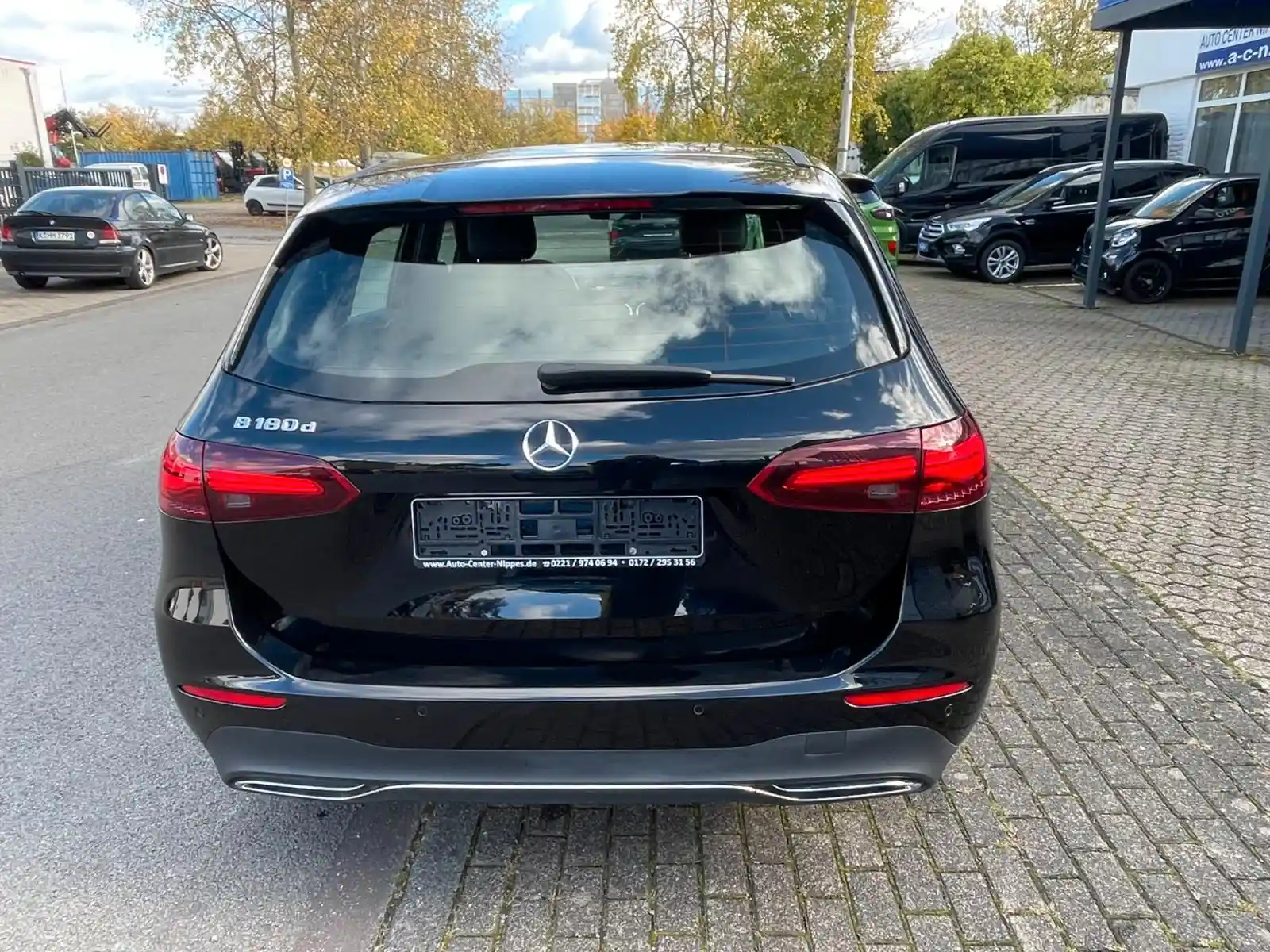 Mercedes-Benz B 180