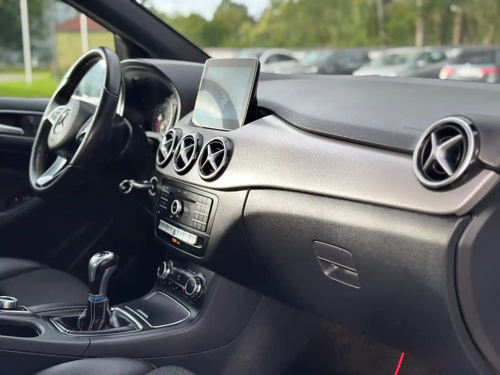 Mercedes-Benz B 180
