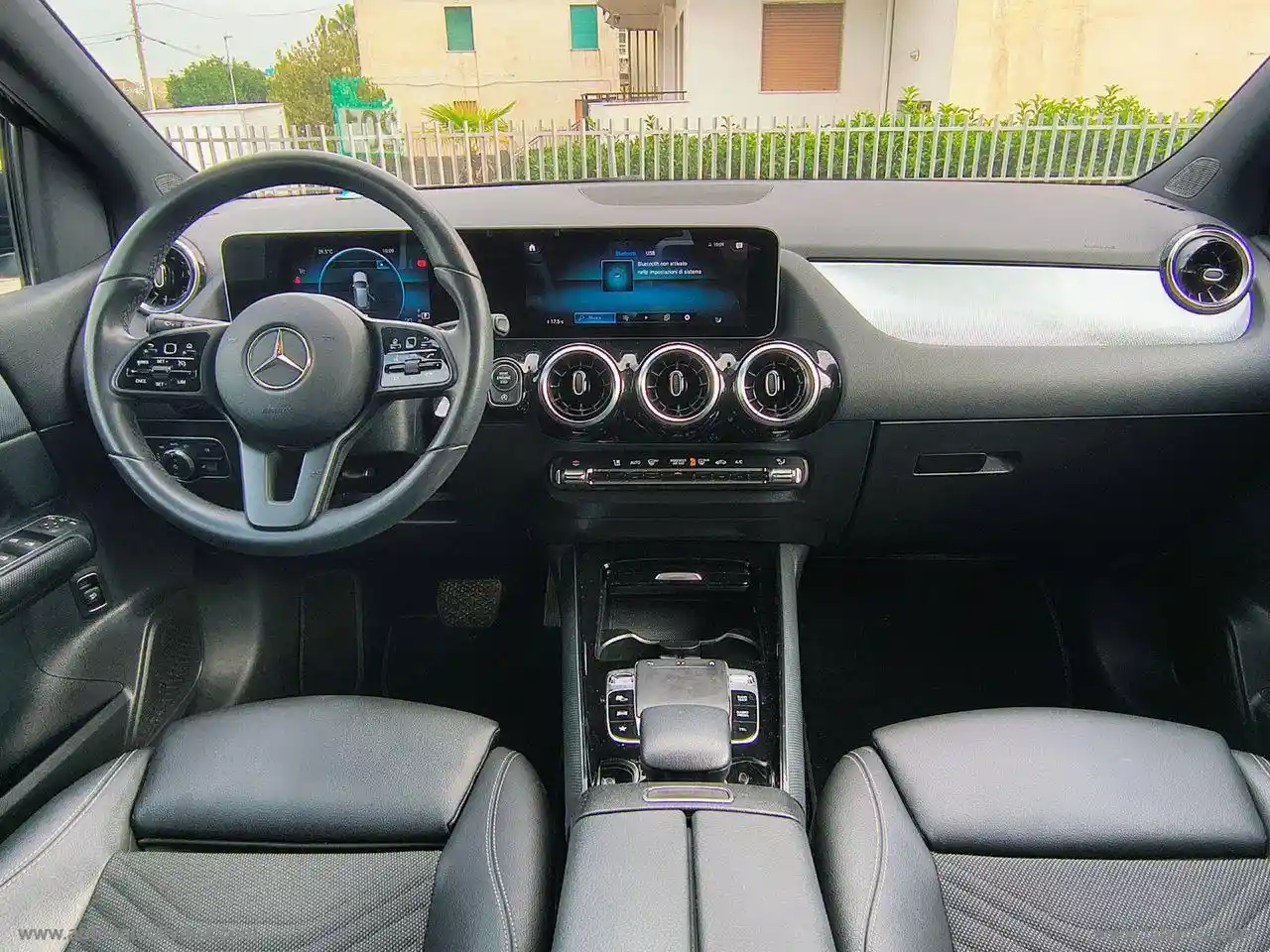Mercedes-Benz B 180